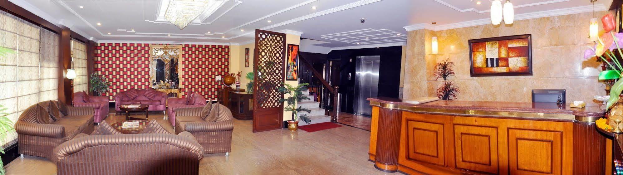 The Crest Inn Делхи Екстериор снимка