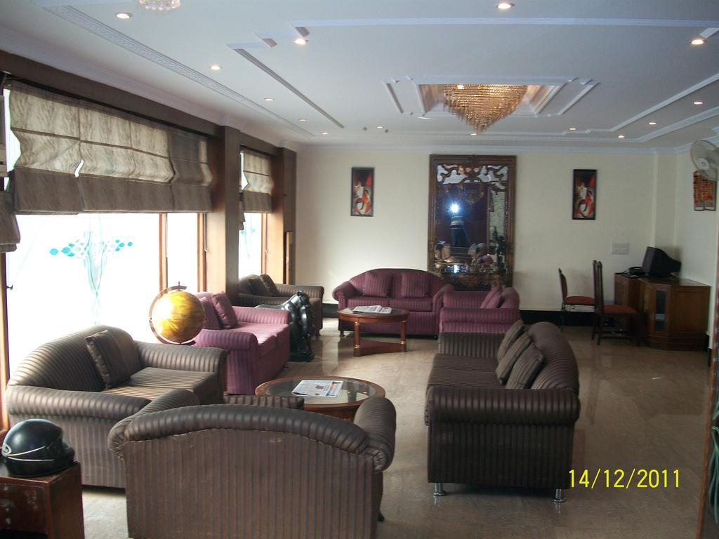 The Crest Inn Делхи Екстериор снимка
